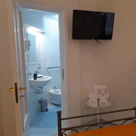 לינה וארוחת בוקר Mezza Torre פרוסידה